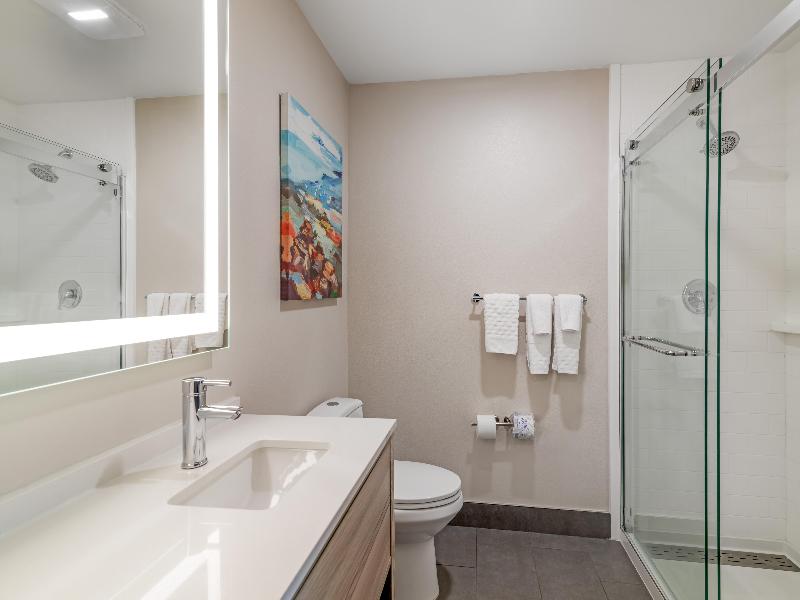 Best Western Plus The Inn at Hampton image