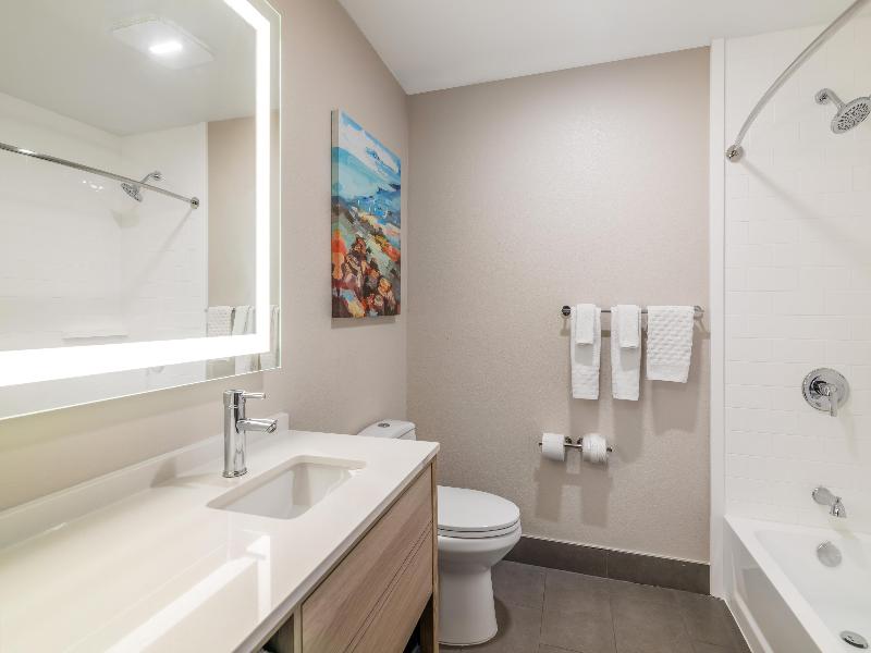 Best Western Plus The Inn at Hampton image