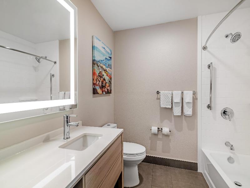 Best Western Plus The Inn at Hampton image