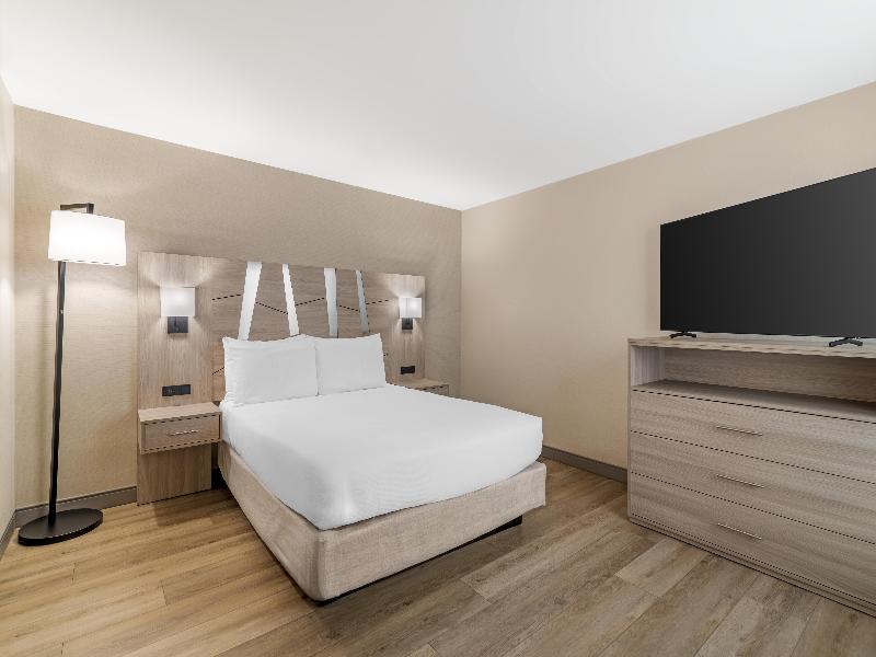 Best Western Plus The Inn at Hampton image