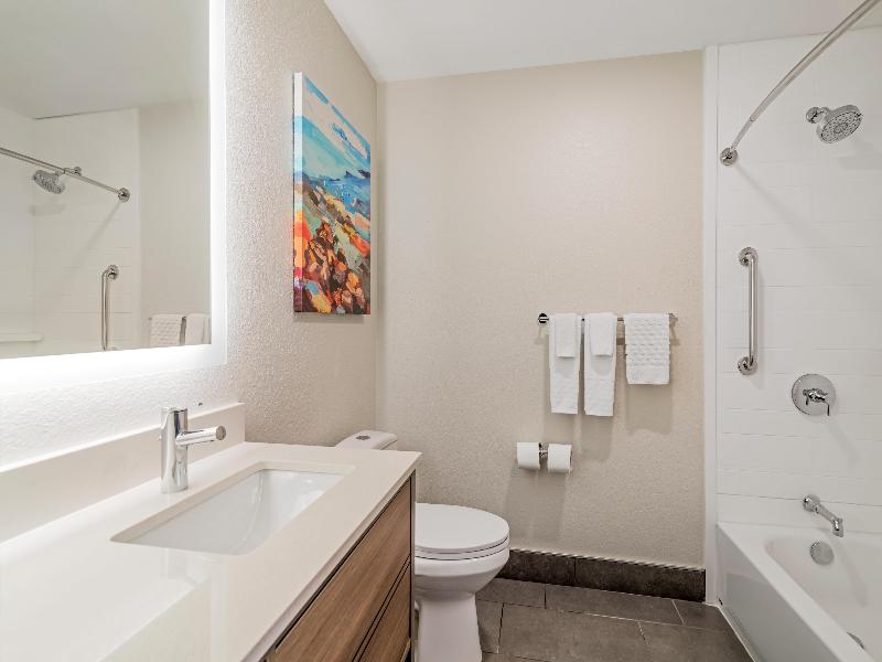 Best Western Plus The Inn at Hampton image