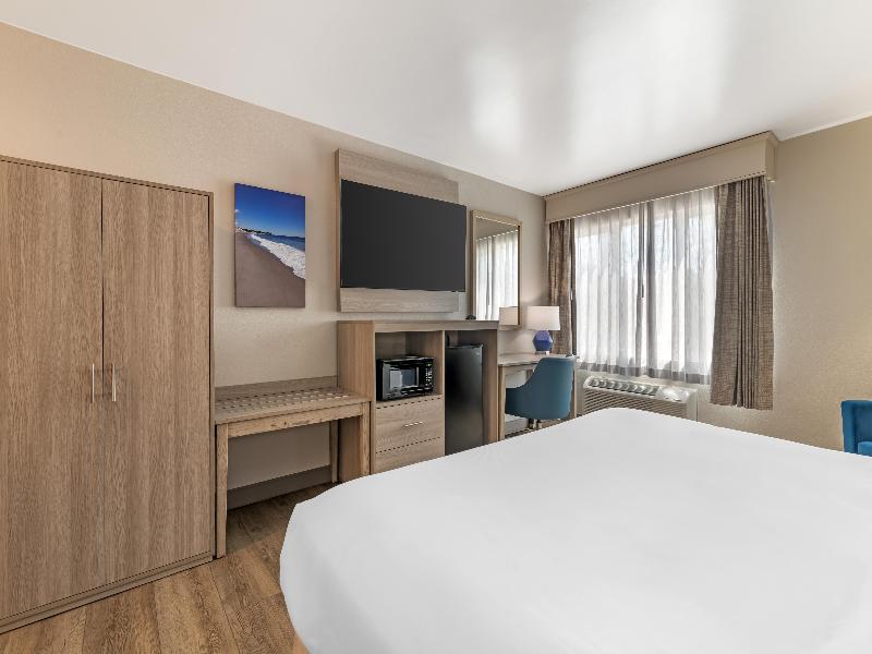 Best Western Plus The Inn at Hampton image