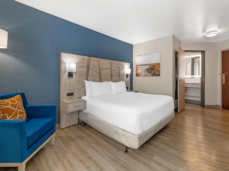 Best Western Plus The Inn at Hampton image