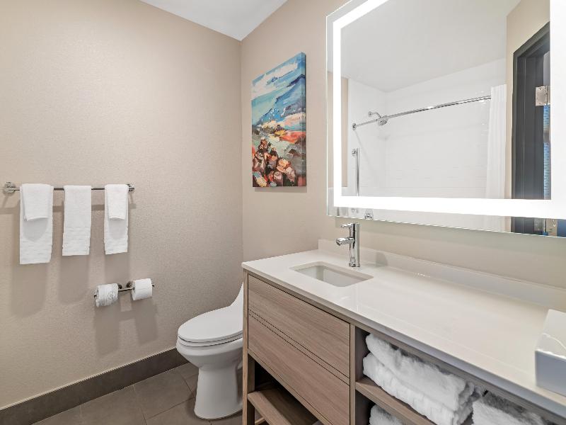 Best Western Plus The Inn at Hampton image