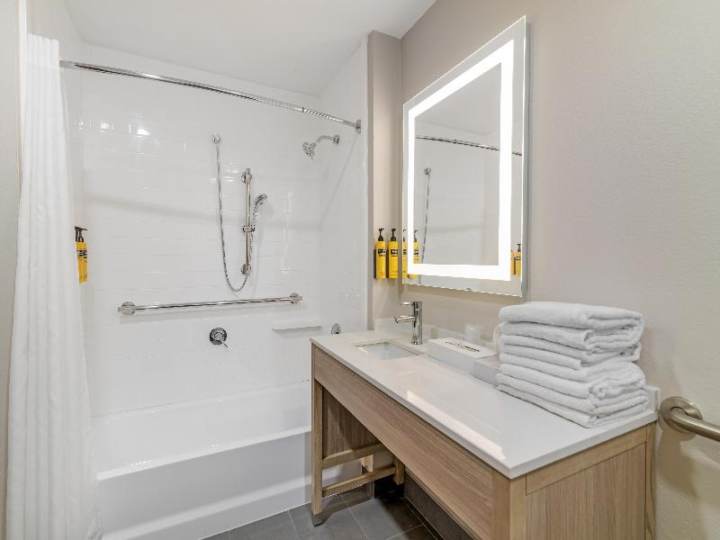 Best Western Plus The Inn at Hampton image