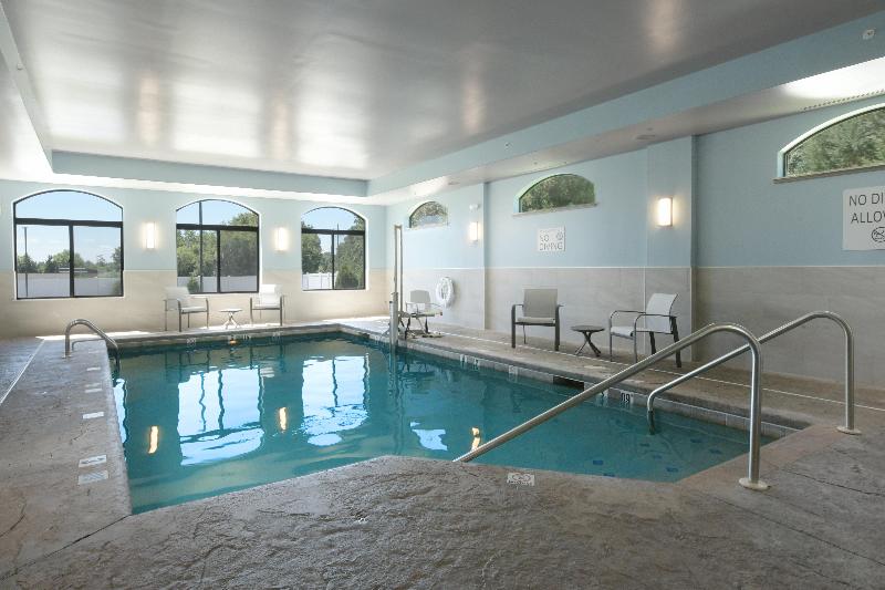 Holiday Inn Express & Suites Williamstown image