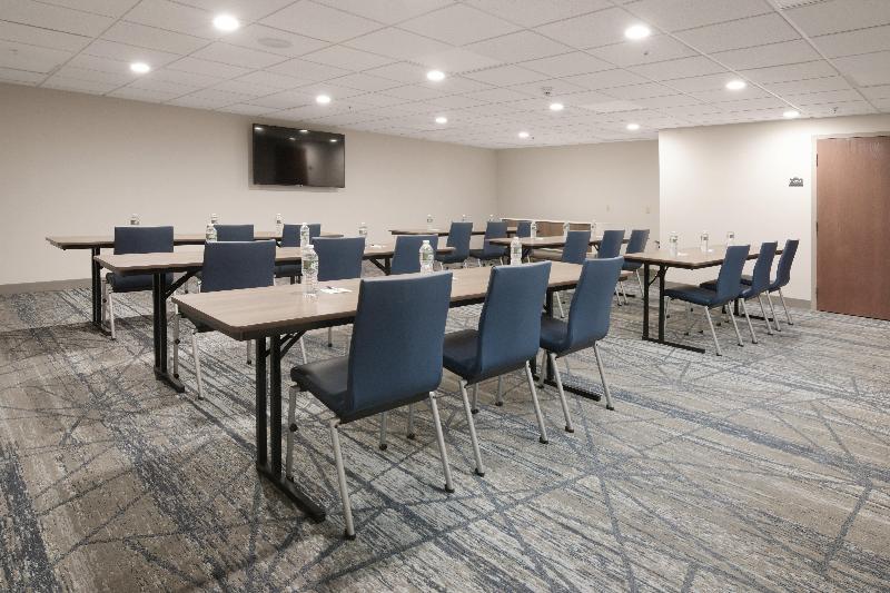 Holiday Inn Express & Suites Williamstown image