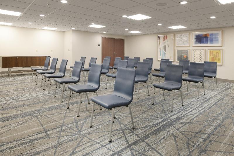Holiday Inn Express & Suites Williamstown image
