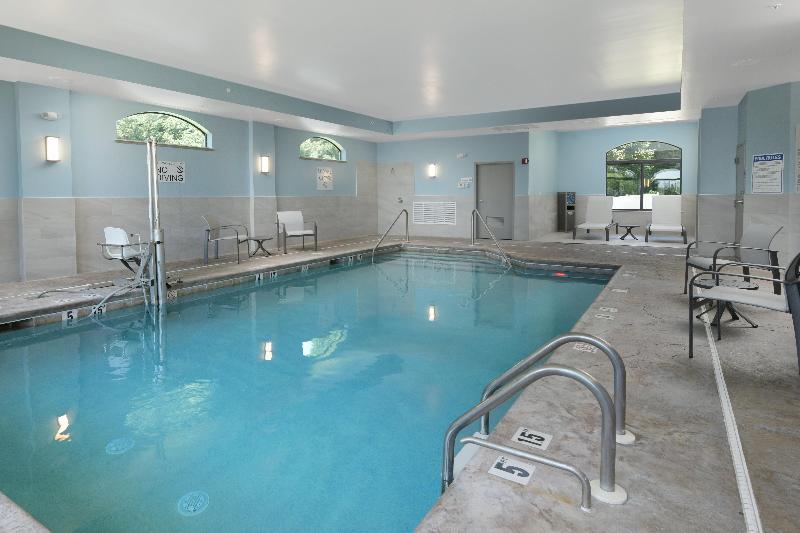 Holiday Inn Express & Suites Williamstown image