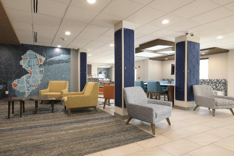 Holiday Inn Express & Suites Williamstown image