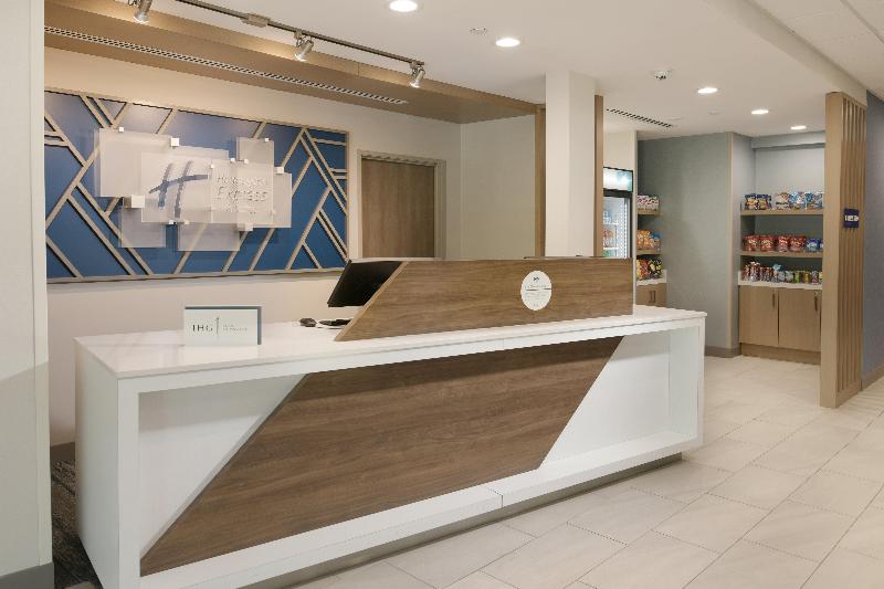 Holiday Inn Express & Suites Williamstown image