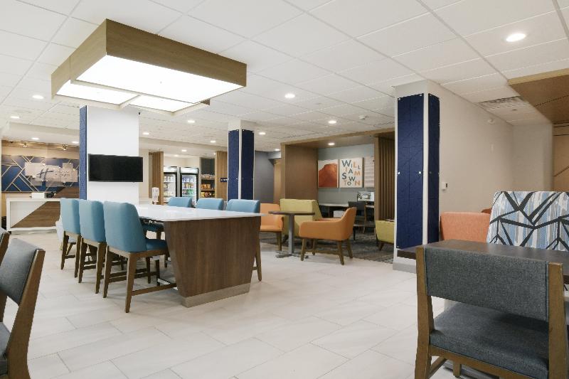 Holiday Inn Express & Suites Williamstown image