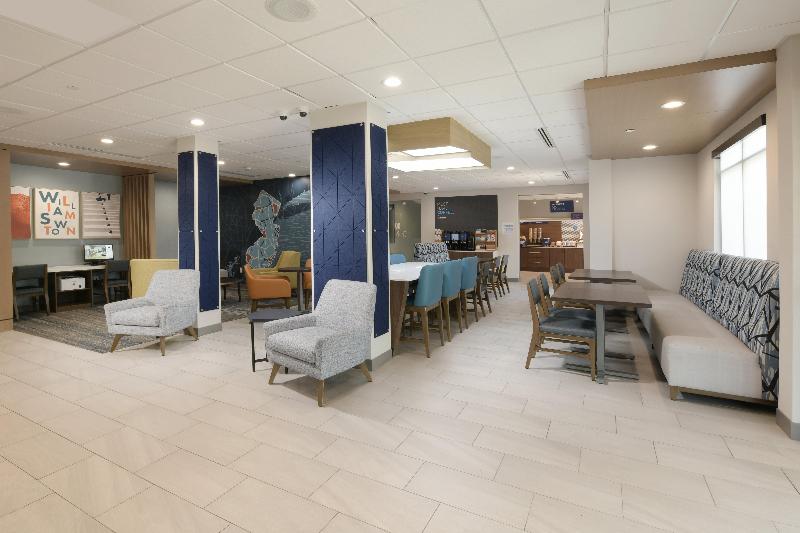 Holiday Inn Express & Suites Williamstown image