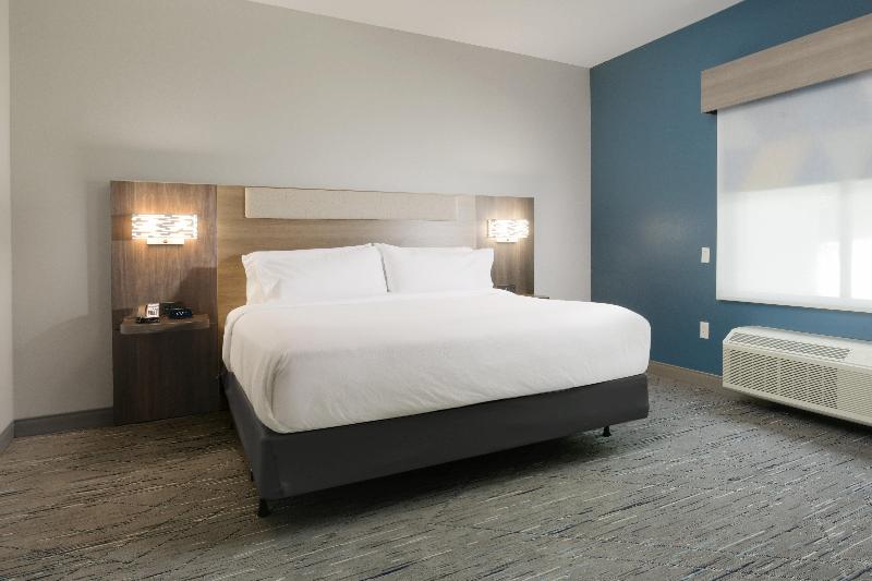 Holiday Inn Express & Suites Williamstown image