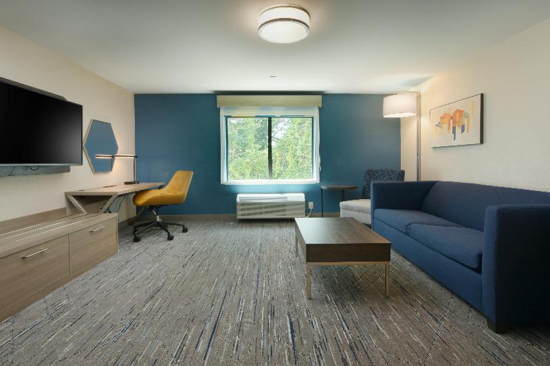 Holiday Inn Express & Suites Williamstown image