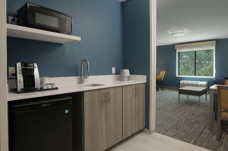 Holiday Inn Express & Suites Williamstown image