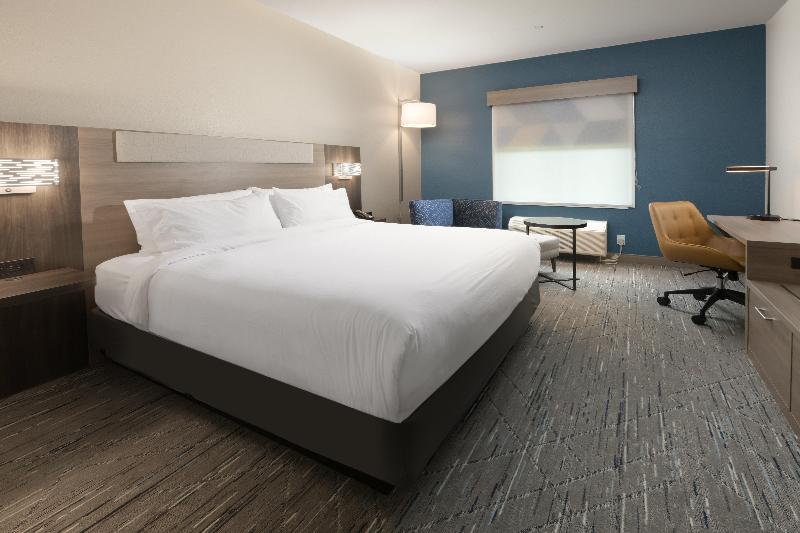 Holiday Inn Express & Suites Williamstown image