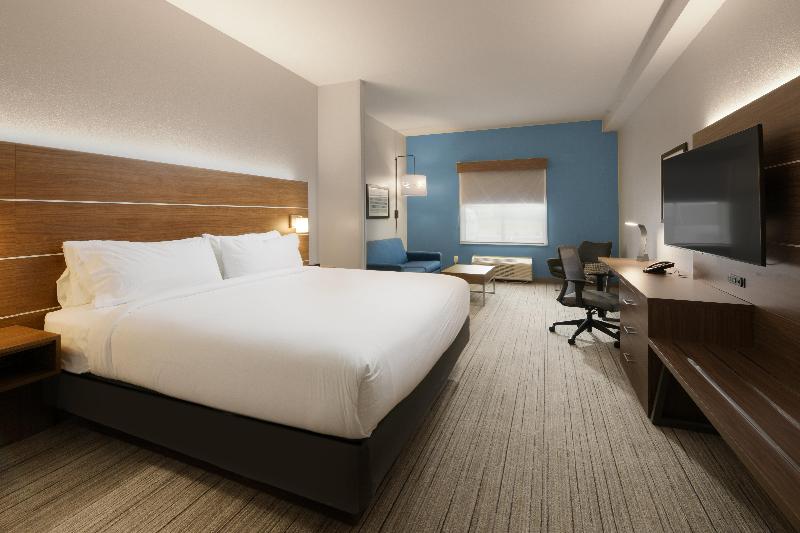 Holiday Inn Express & Suites Williamstown image