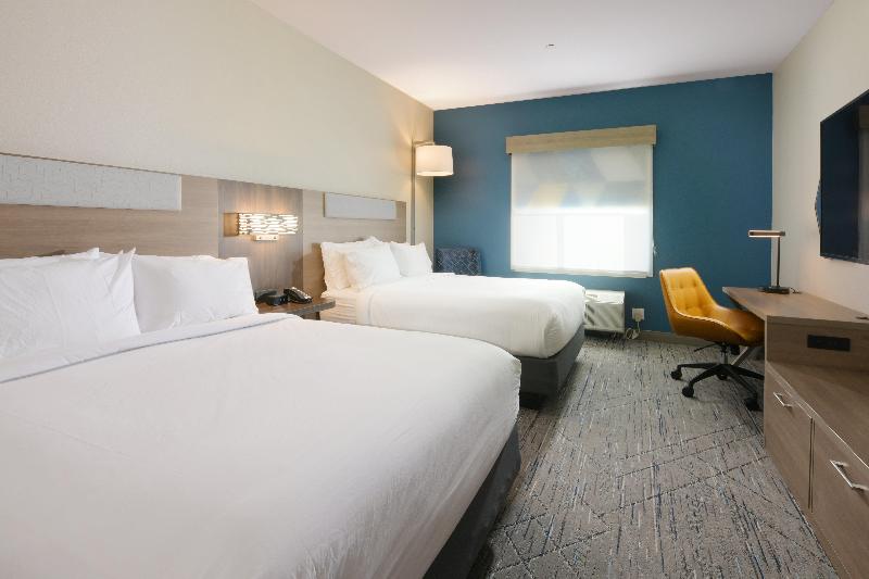 Holiday Inn Express & Suites Williamstown image