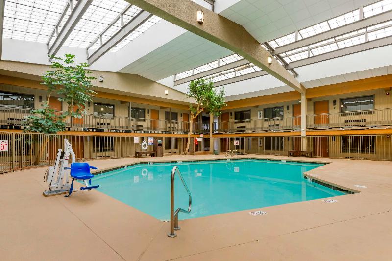 Best Western Plus Raton Hotel image