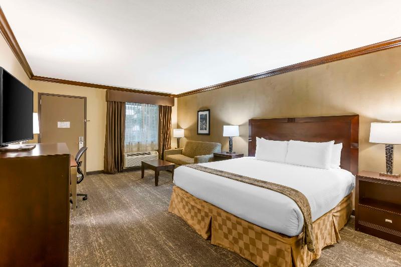Best Western Plus Raton Hotel image