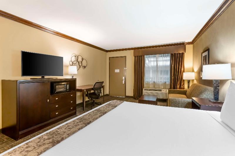 Best Western Plus Raton Hotel image