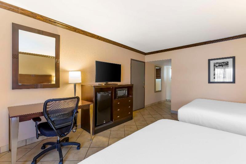 Best Western Plus Raton Hotel image