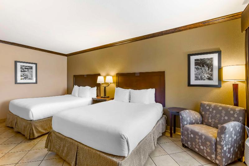 Best Western Plus Raton Hotel image