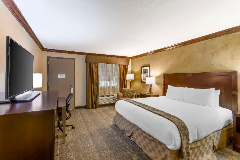 Best Western Plus Raton Hotel image