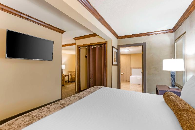 Best Western Plus Raton Hotel image