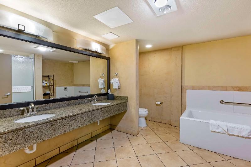 Best Western Plus Raton Hotel image