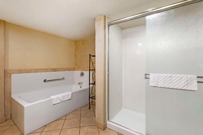 Best Western Plus Raton Hotel image