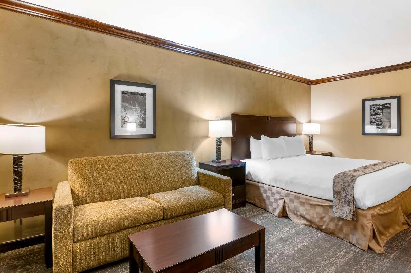 Best Western Plus Raton Hotel image