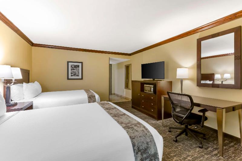 Best Western Plus Raton Hotel image