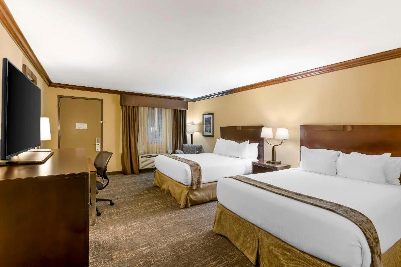 Best Western Plus Raton Hotel image