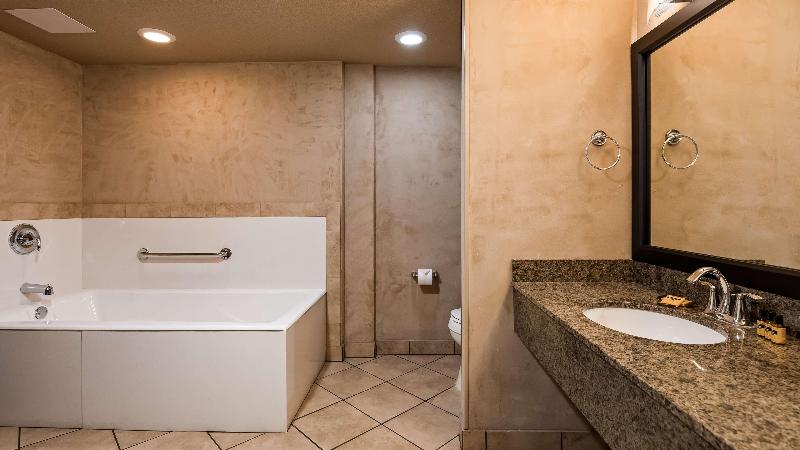 Best Western Plus Raton Hotel image