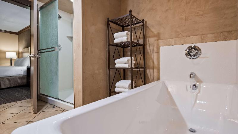 Best Western Plus Raton Hotel image