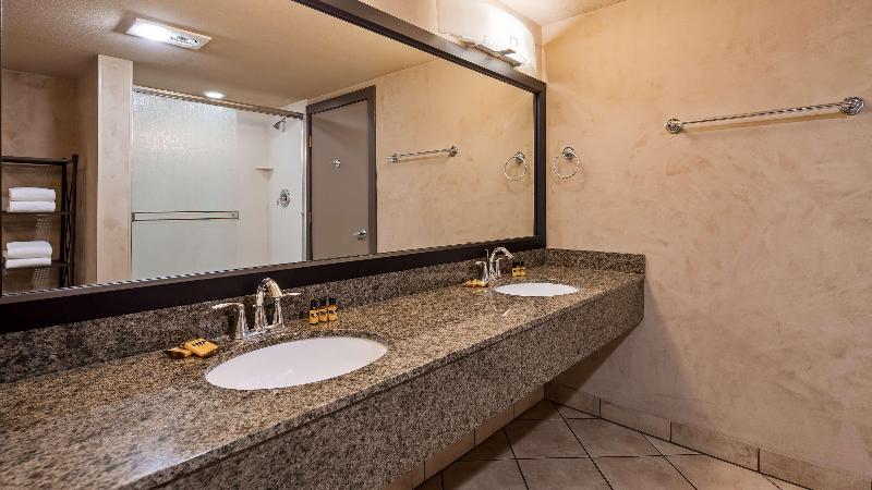 Best Western Plus Raton Hotel image