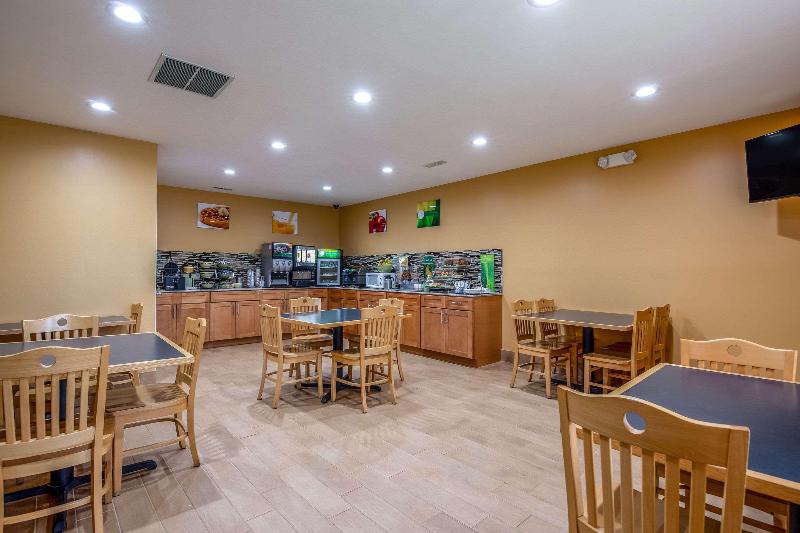 Quality Inn Tully image 7