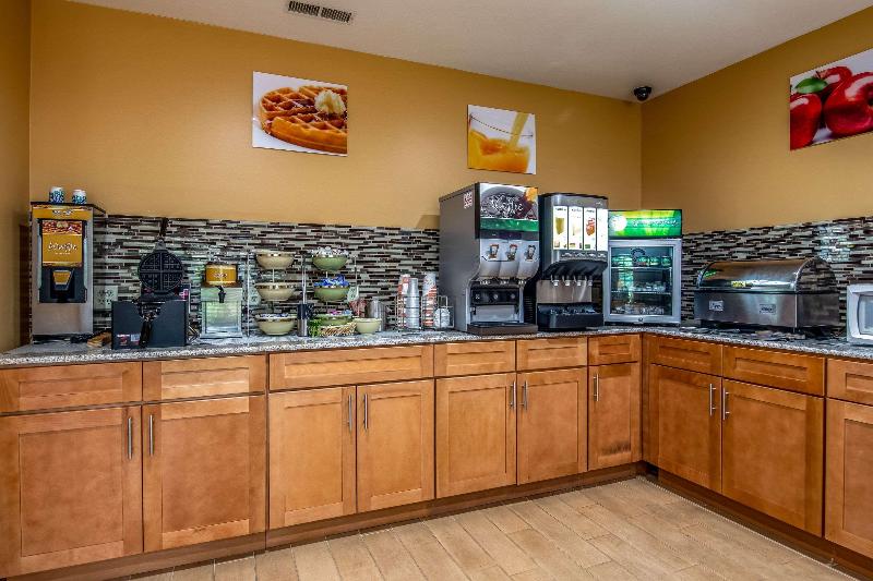 Quality Inn Tully image 8