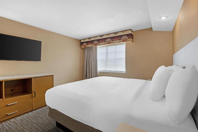 Best Western Cooperstown Inn & Suites image