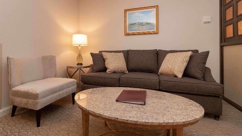 Best Western Plus Vineyard Inn & Suites image
