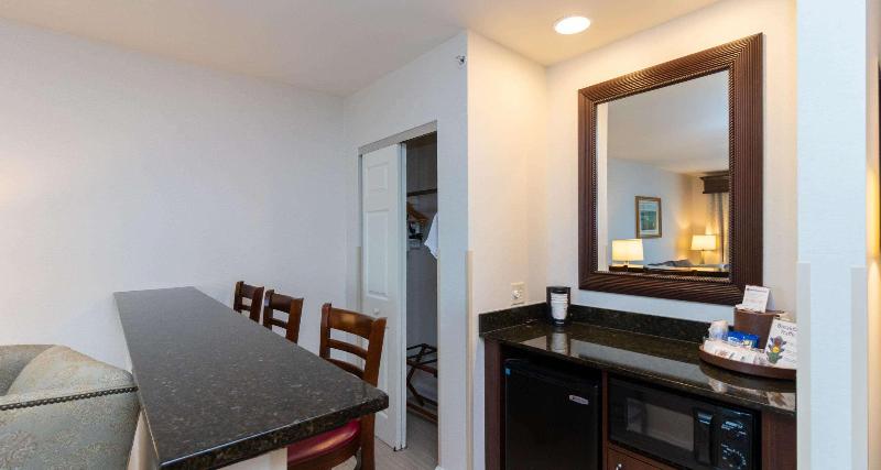 Best Western Plus Vineyard Inn & Suites image
