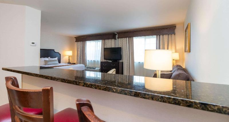 Best Western Plus Vineyard Inn & Suites image