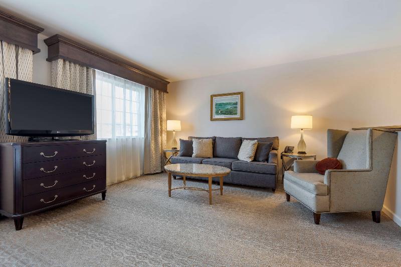 Best Western Plus Vineyard Inn & Suites image