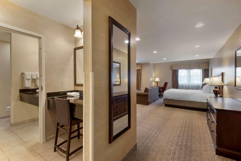 Best Western Plus Vineyard Inn & Suites image