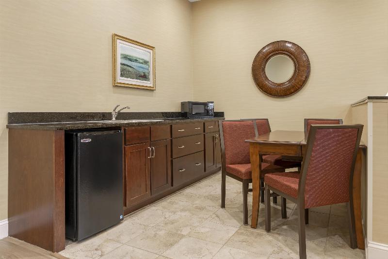 Best Western Plus Vineyard Inn & Suites image