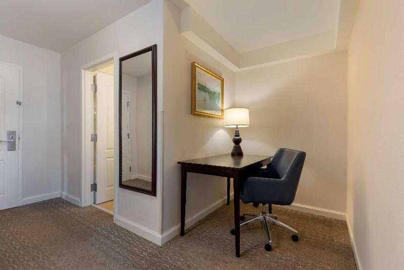 Best Western Plus Vineyard Inn & Suites image