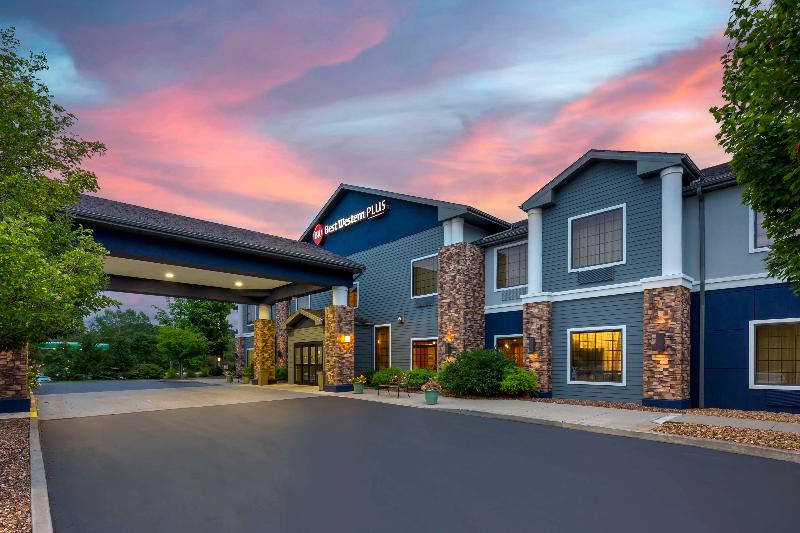 Best Western Plus Victor Inn & Suites image