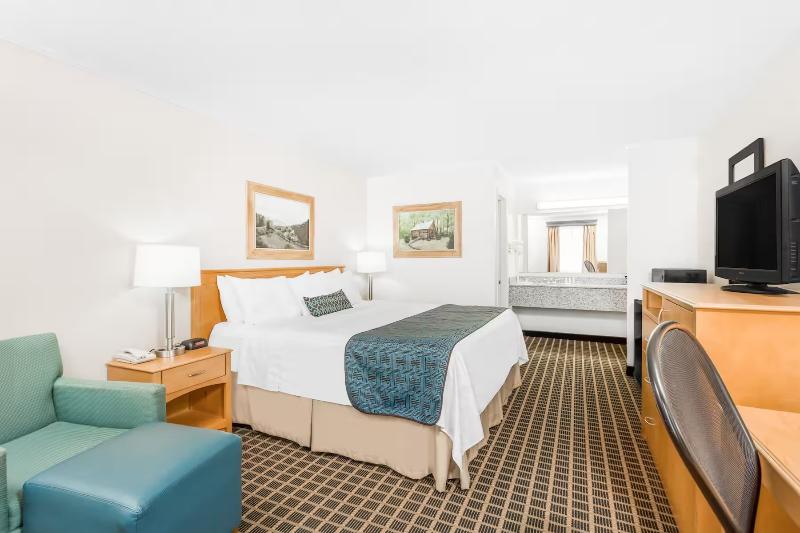Days Inn by Wyndham West Jefferson image
